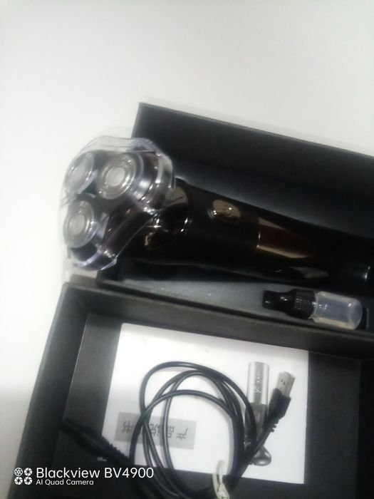 Vendo máquina de barbear semi nova