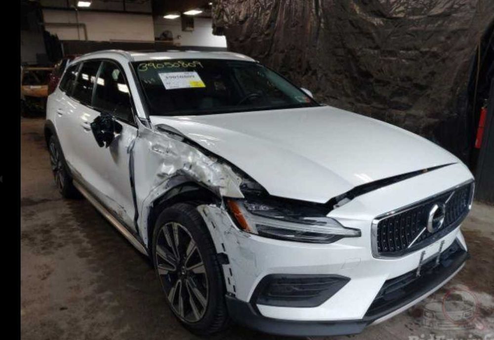 Бампер передній Volvo V60 2018-2021рр