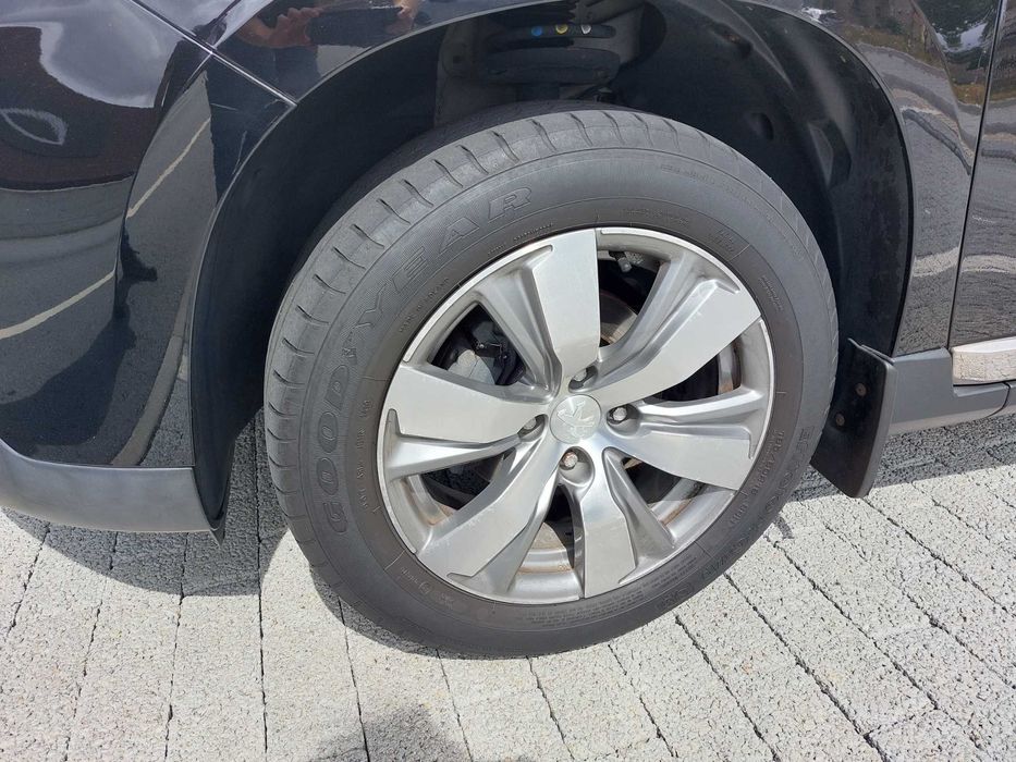 Peugeot 2008 1.2 VTi Allure | Teto Panorâmico | Estimado & Revisão em Dia