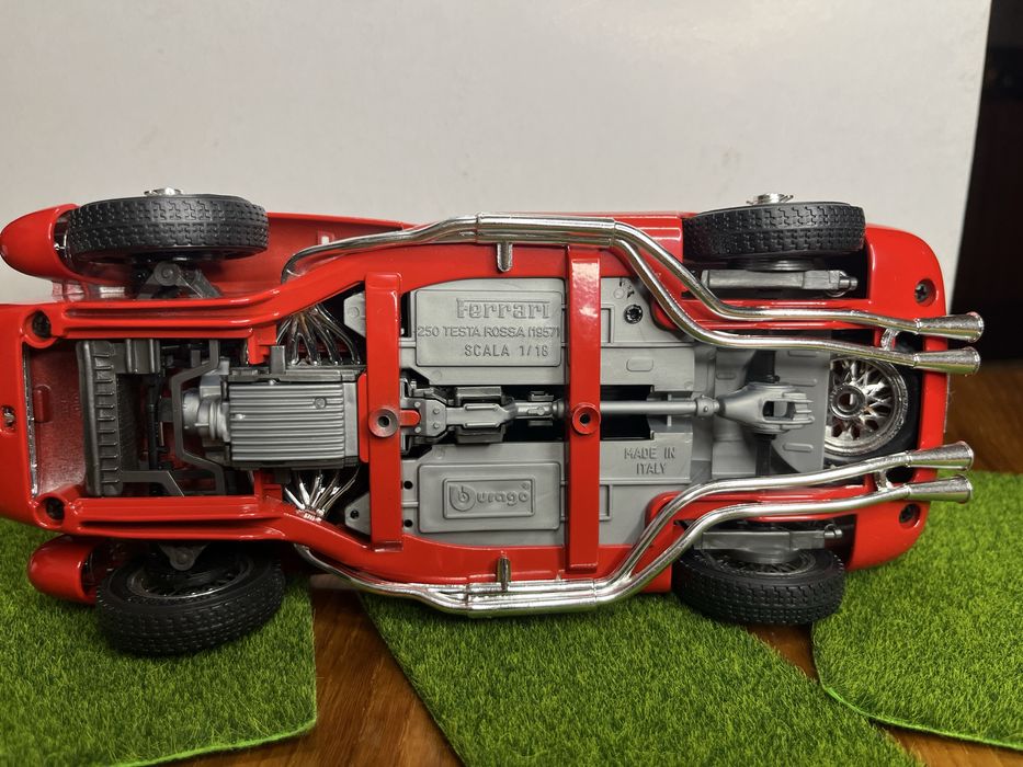 Ferrari Testarossa 1:18 Burago