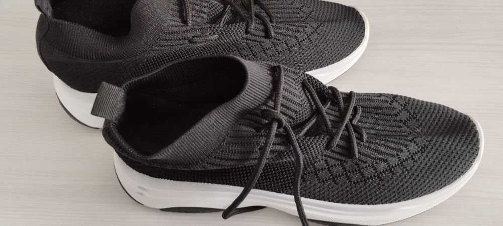 Кросівки літні 40 розмір.