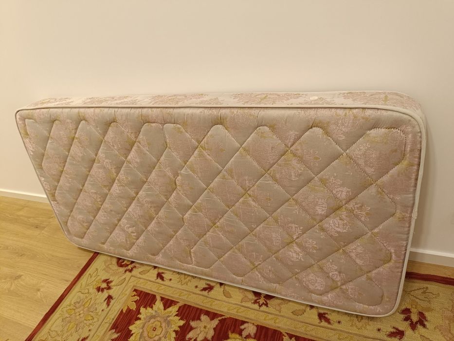 Colchão de molas como novo