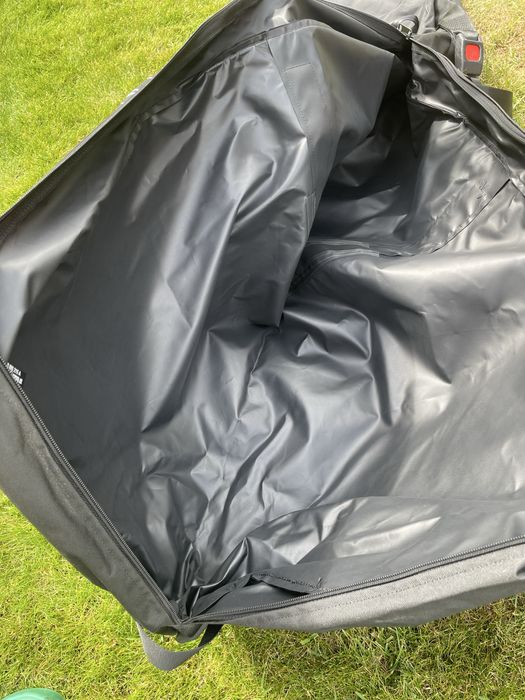 Nowy pokrowiec Skoda na narty - 4 pary nart