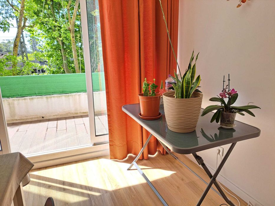 Mobilia IKEA em estado excelente (sala e quarto com cama de casal)