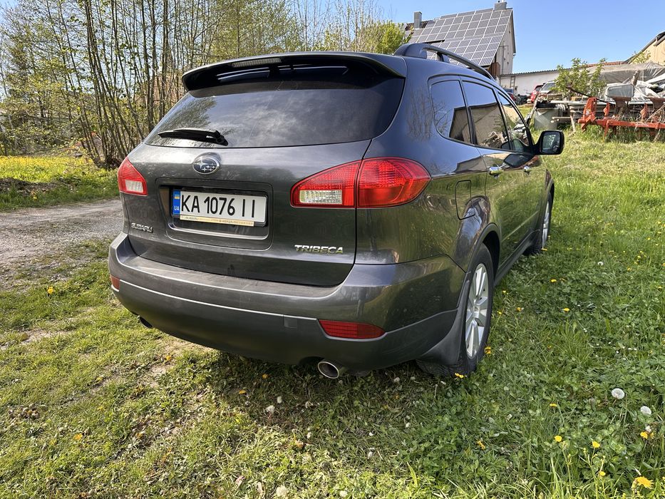Легковий автомобіль Subaru  Tribeka