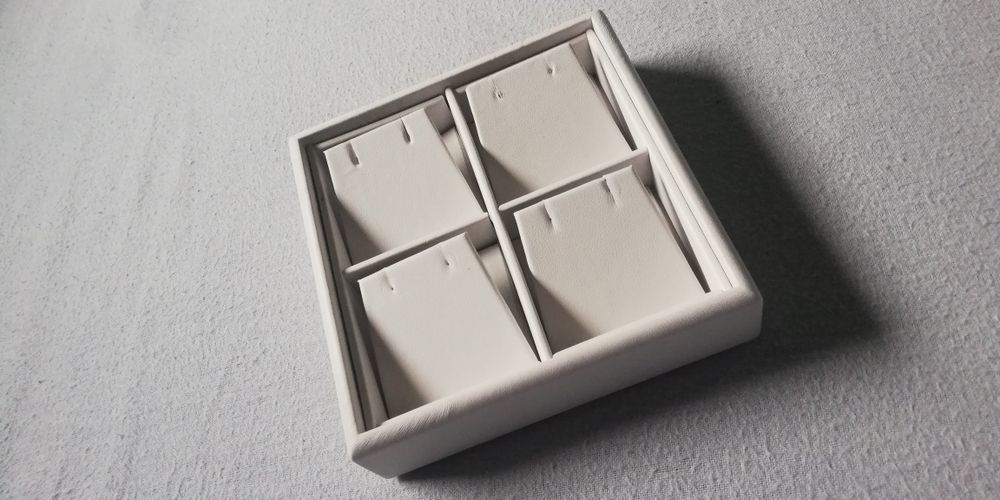 Ekspozytor na biżuterie