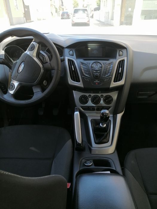 Vende, Ford focus 1.6 tdci 2011 95cv modelo Mk3 cinzento metalizado mantido em garagem foto 2