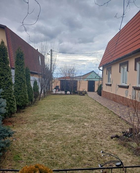 Здається будинок на Космосі
