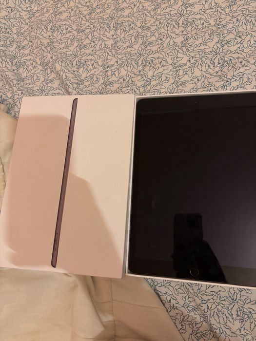 iPad 11, 8.ª Geração 32GB – Estado Impecável (Nunca usado)