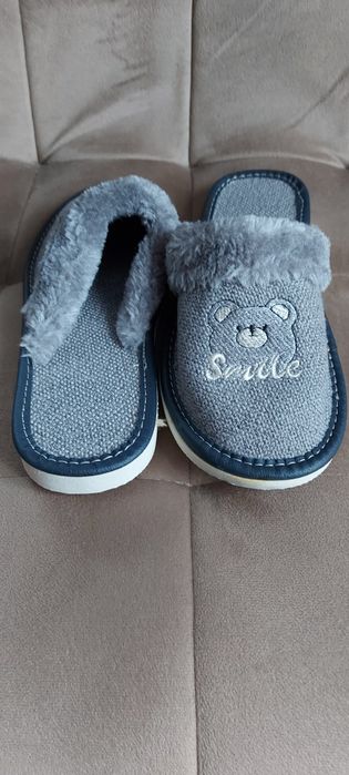 Damskie- kapcie nowe