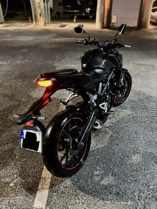 Honda CB125R 2024 – Como nova – 15.200 km