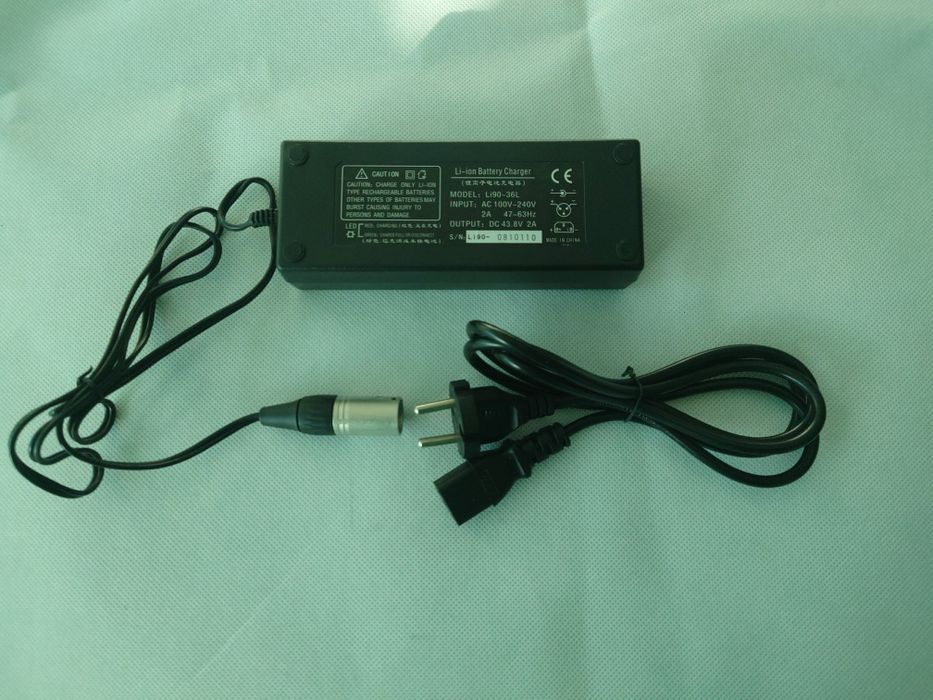 Ładowarka do akumulatorów litowo jonowych 36V 2A
