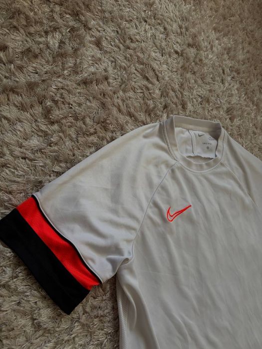 Спортивна футболка Nike Dri Fit
