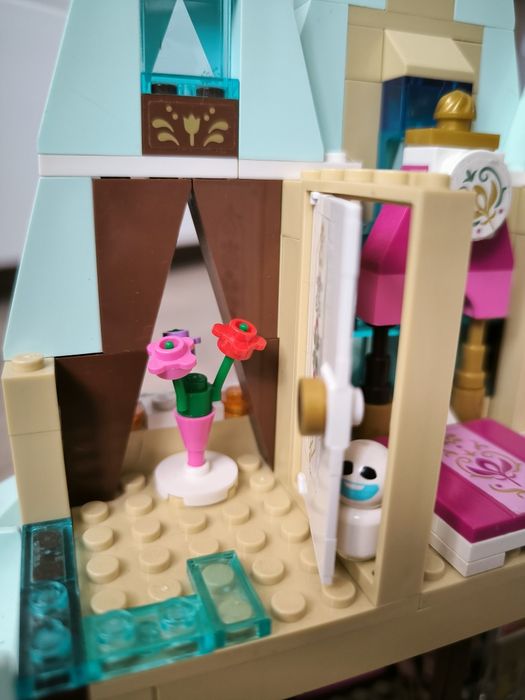 Zestaw LEGO 41068 Frozen z Olafem Arendelle Castle Celebration