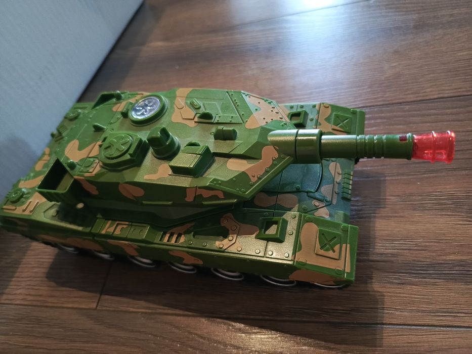 Czołg zmieniający się w robota dla dzieci