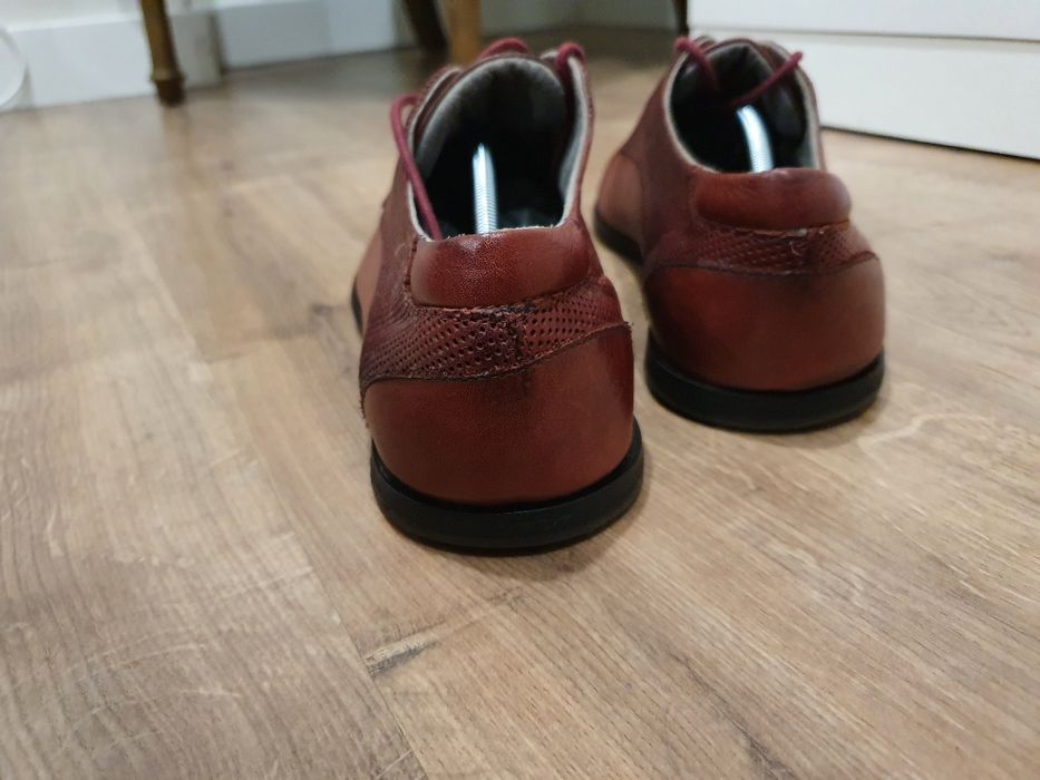 Sapatos bordeux Eureka