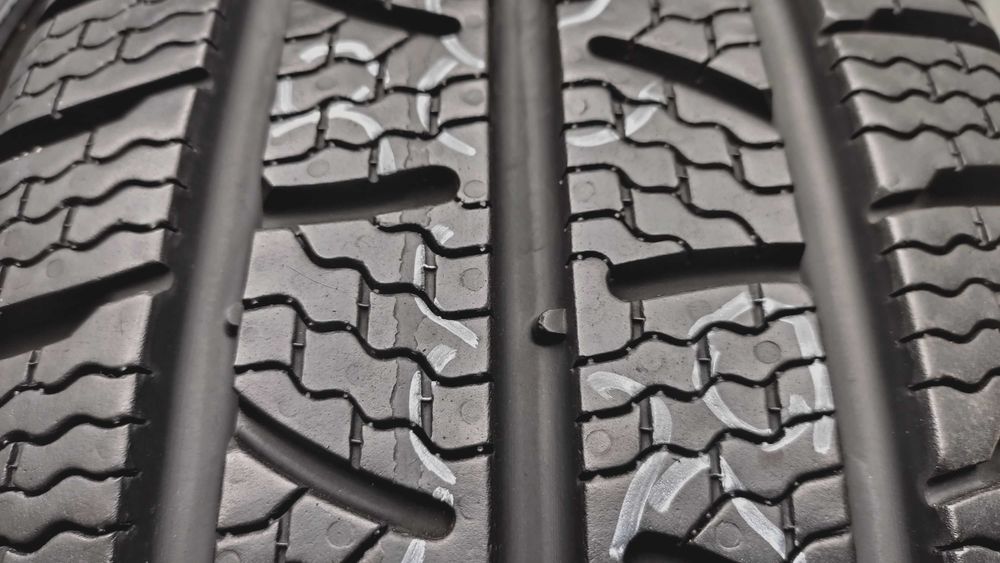 Шини 225/75R16C Pirelli 99%. 2023р. Continental с