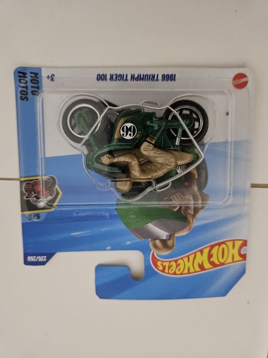 Hot Wheels : 1966 Triumph Tiger TR6  'Treasure Hunt