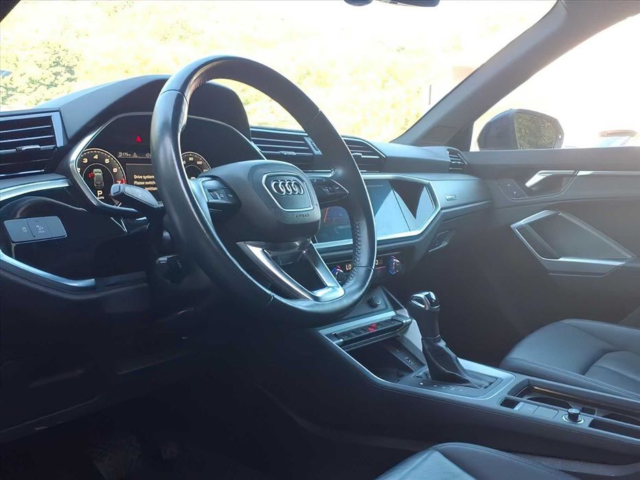 Audi Q3      2020