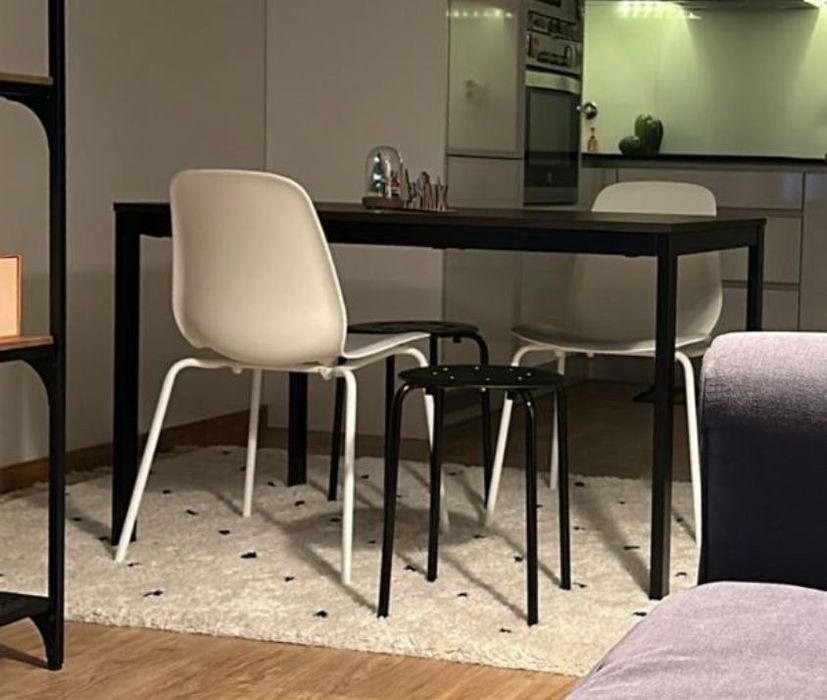 Mesa extensivel 4 cadeiras como novas