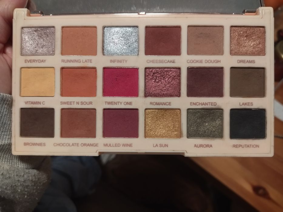 Paleta cieni Revolution SophX + gratis Gigi Hadid