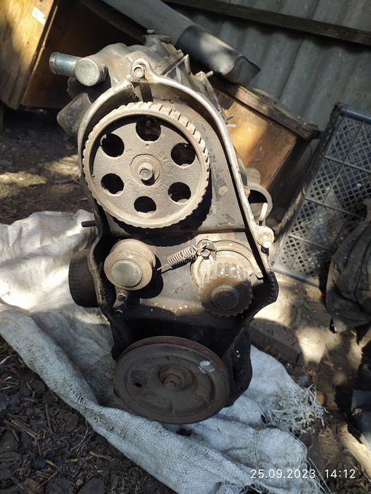 Двигун(карбюраторний) з кпп Таврія
