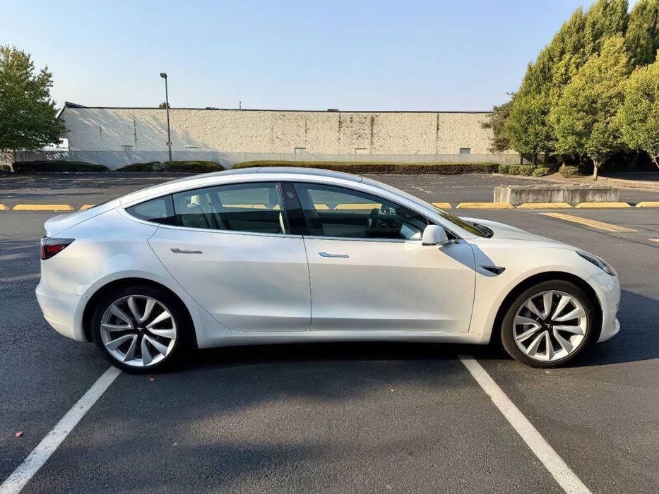 Tesla Model 3 Long Range      2019