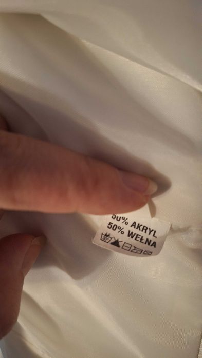 Biały płaszczyk ślubny narzutka