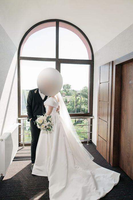 Весільне плаття . Розмір М-L. Стан ідеальний.