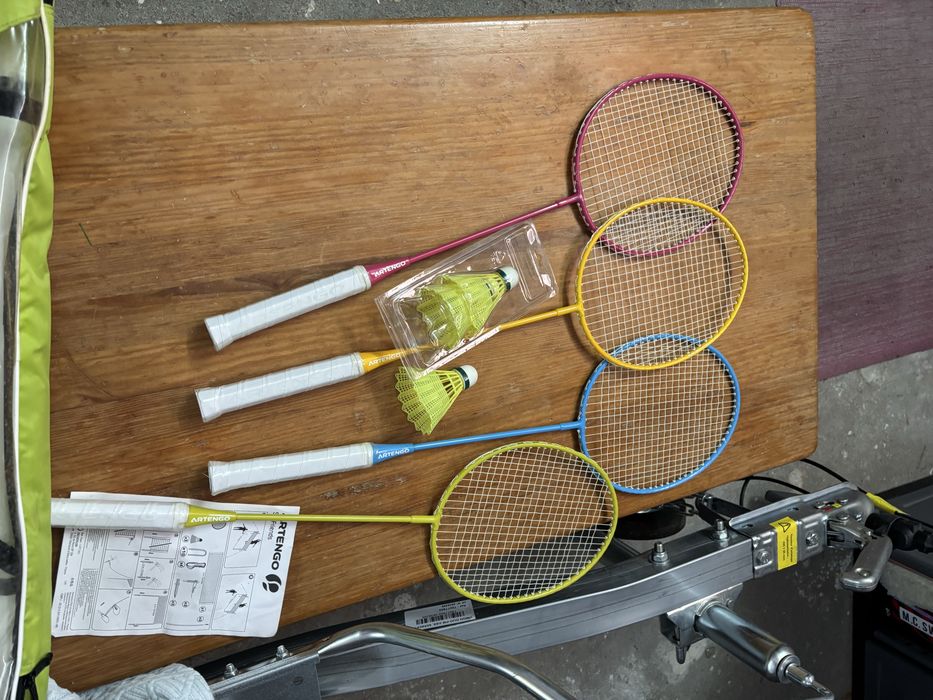 Raquetes com bolsa e penas