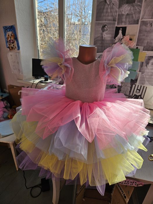 Сукня радуга на свято весни різнокольорова пишна блискуча поні весна