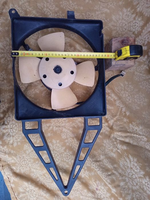 Вентилятор охолодження радіатора автомобіля Opel Corsa