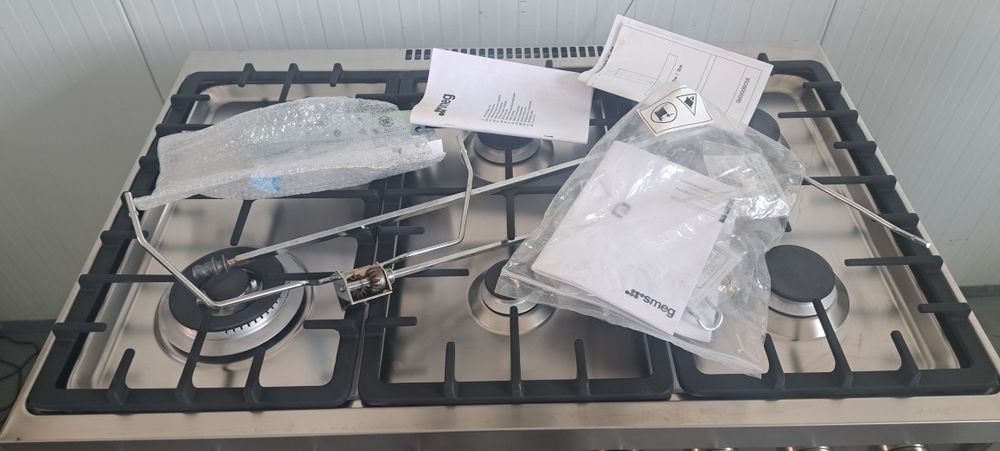 Професійна газова плита Smeg