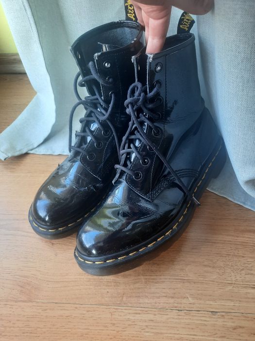 Martensy lakierowane 40