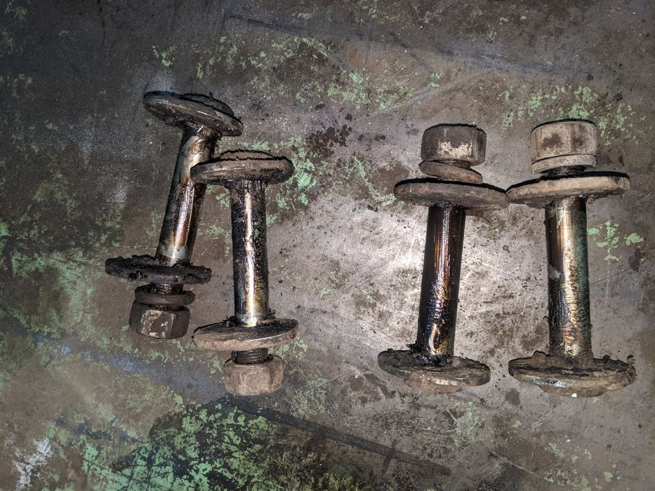 Бовт розвальний з гайкою та шайбами Кіа Соренто 2002-2008 р.в.