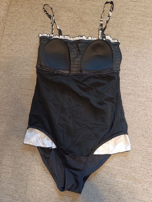 Купальник суцільний  р.M.