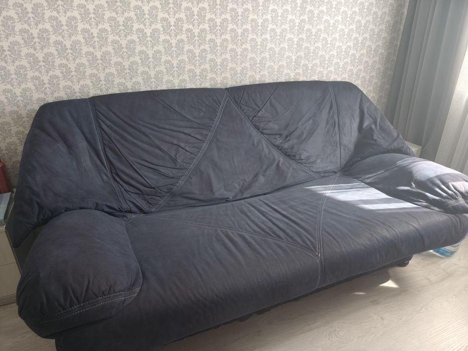 Продам диван,б/у,синего цвета.