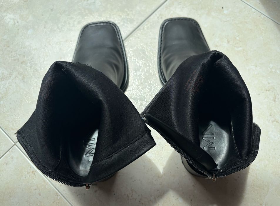Vendo botas pretas de pele sintética