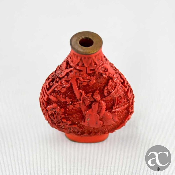 Frasco de Rapé (snuff bottle) laca Cinnabar e metal, 1ª metade séc. XX