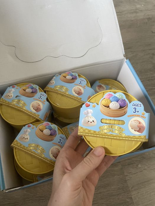 Pierożek gniotek antystresowy squishy dumpling zielony brokatowy