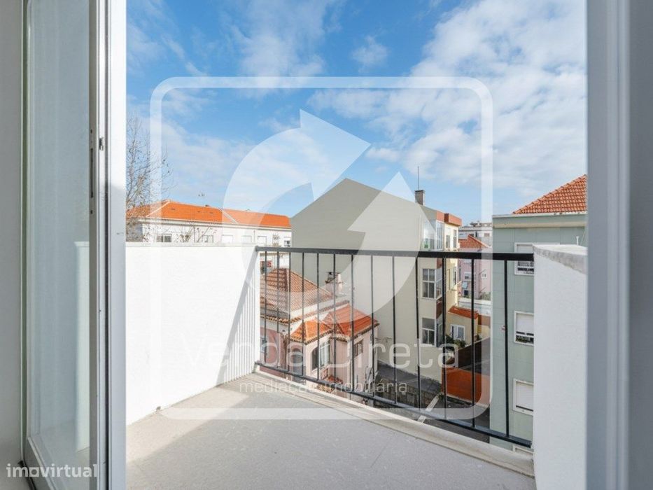 T2 Totalmente Remodelado com 3 Varandas | A 5 min do Cais Fluvial d...