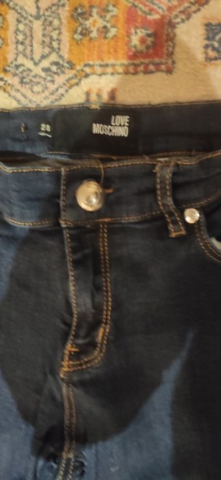 Calças moschino de mulher