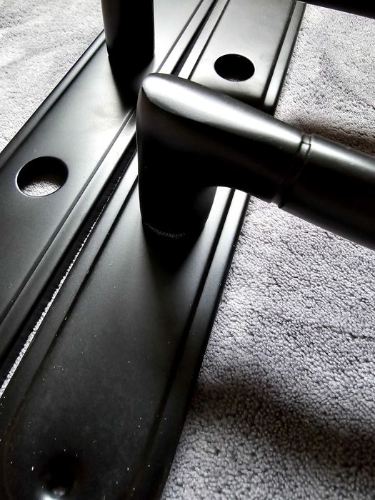 Stylowa klamka Domino PRESTO na długim szyldzie – nowa