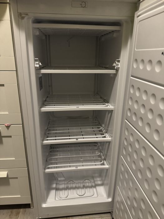 あい様取り置き 11/10以降 Zamrażarka szufladowa Amica FZ 208.3AA 150 L