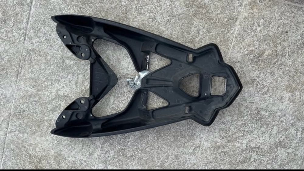 Suporte Yamaha  NMax de 2017 , para top case. ORIGINAL