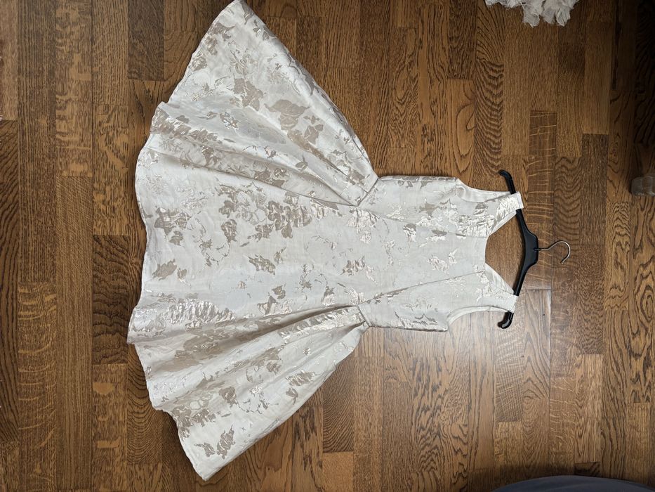 Нарядна сукня доя дівчинки 9 років