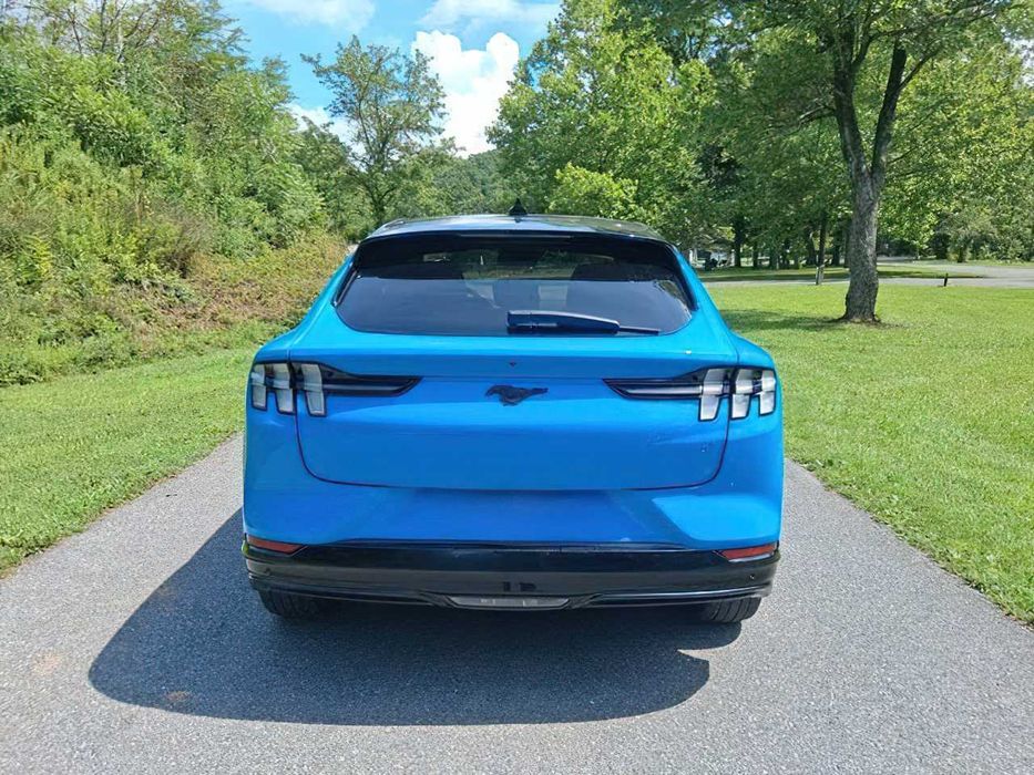 Ford Mustang Mach-E Premium      2023