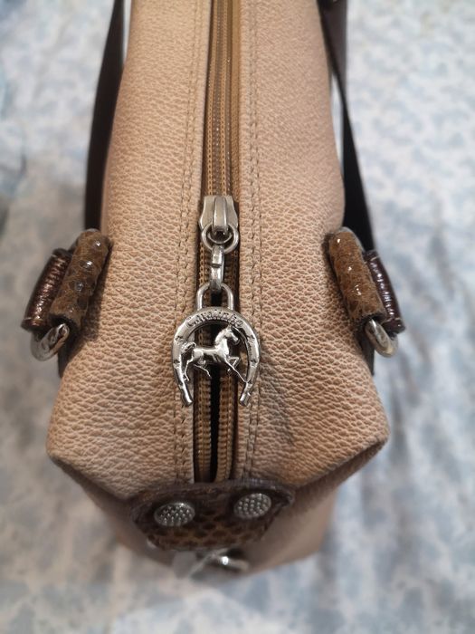 Mala da marca Cavalinho - original. Pele genuína. Bom estado.