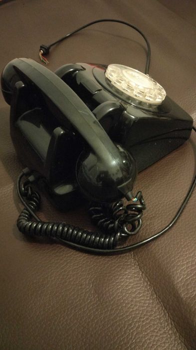 Telefone antigo dos TLP, de disco, em excelente estado e a funcionar.