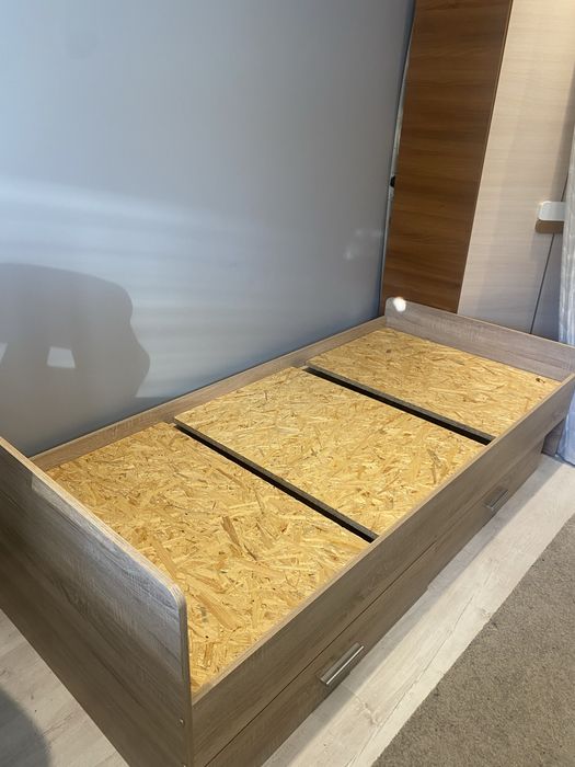 Łóżko jednosobowe